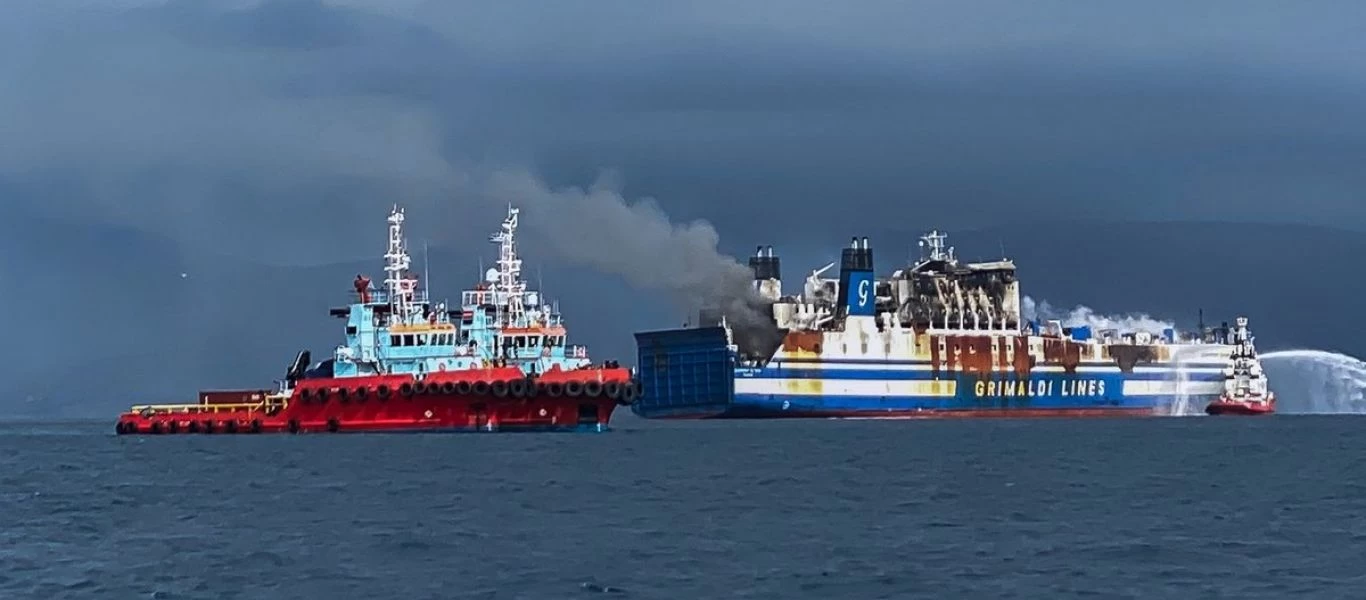  Euroferry Olympia: Κίνδυνος για διαρροή καυσίμου - Η Ιταλία στέλνει πλωτά καταπολέμησης θαλάσσιας ρύπανσης